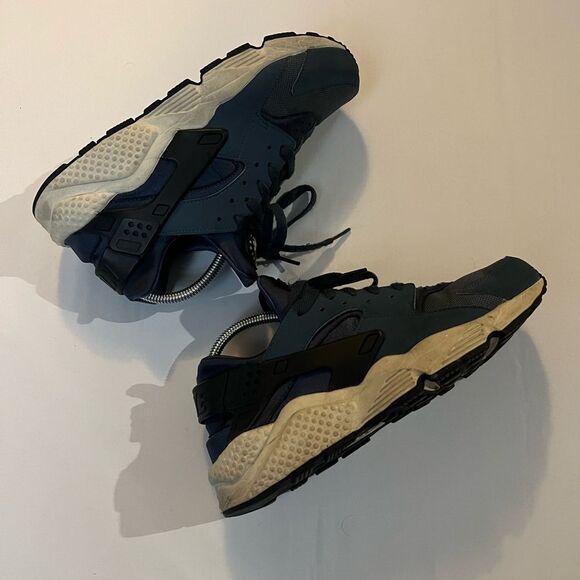 Nike Air Huarache Run SE' Metallic Hemattite/Black/Dark Grey - Picture 5 of 8